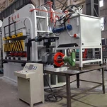 Машина горячего прессования фанеры